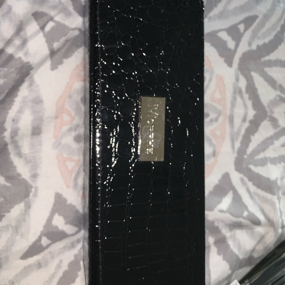 Morphe case brush holder
